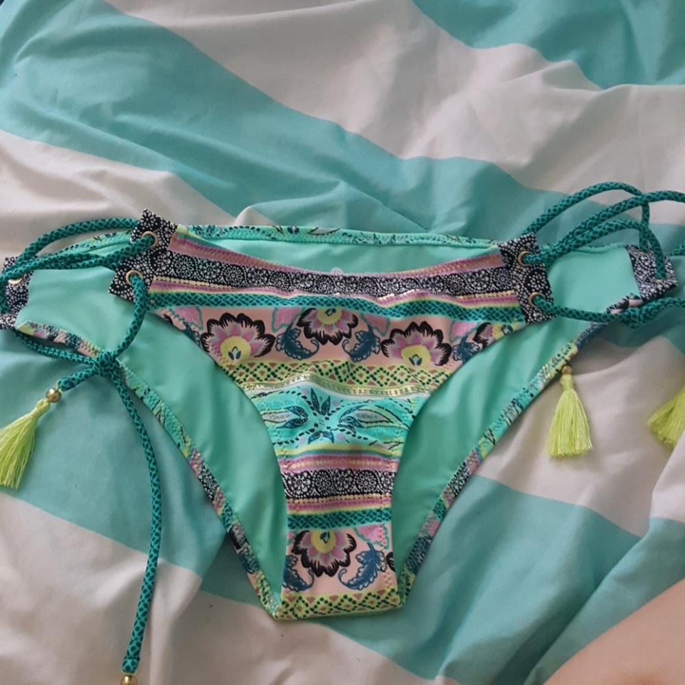 Bikini bottoms